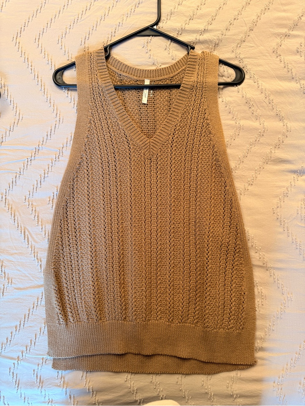 BE COOL Tan V-Neck Knit Sweater Vest